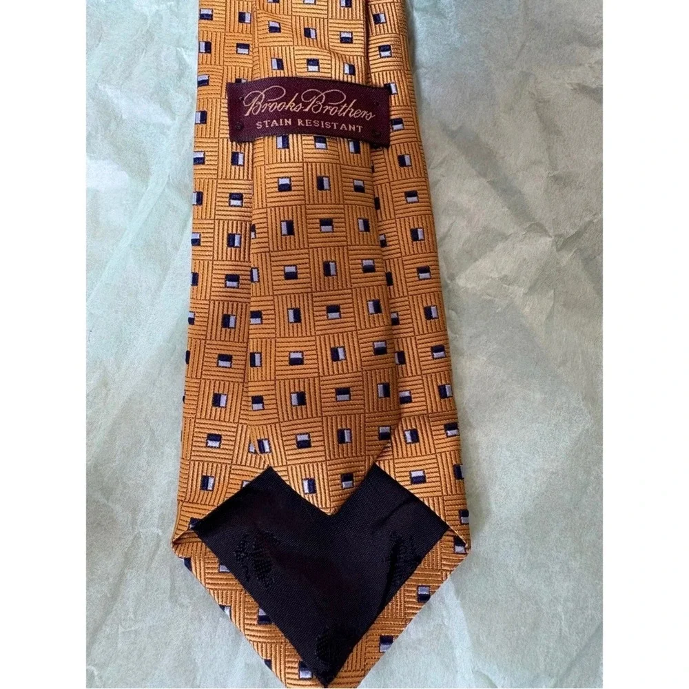 Brooks Brothers width 3in